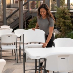 4 tables empilables de 8 pieds 2 tables empilables de 6 pieds et 44 chaises combo commercial