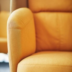 BINGSTA
Fauteuil, Vissle jaune foncé-Kabusa jaune foncé